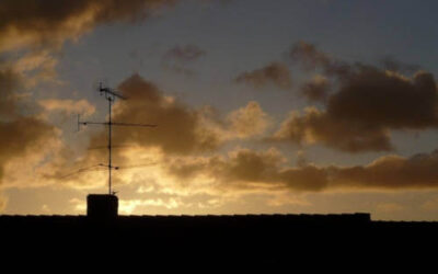 ¿Cada cuánto tiempo se debe revisar una antena de televisión comunitaria?