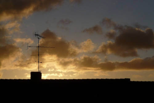 ¿Cada cuánto tiempo se debe revisar una antena de televisión comunitaria?