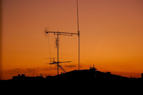 Mantenimiento de una antena de televisión comunitaria